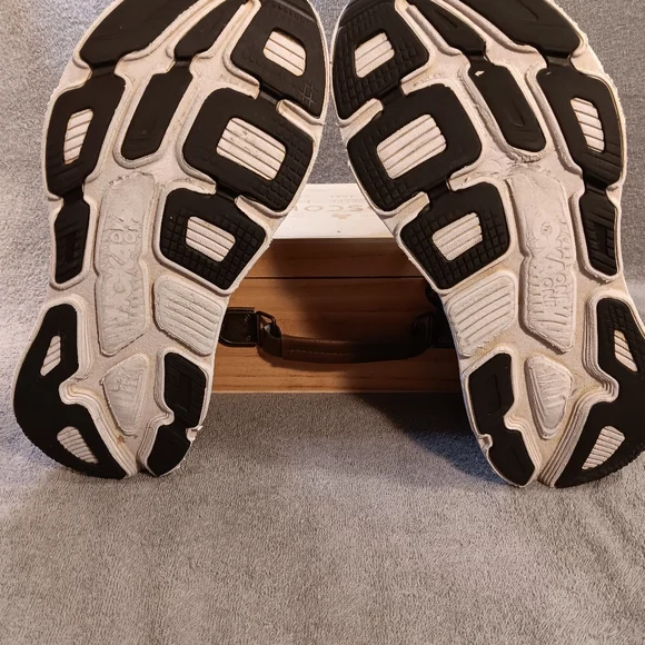 Hoka One One Women's Bondi 7 Running Shoes, Size 10 - Picture 5 of 11